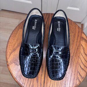 St Johns Bay Womens Shoes Size 8 M Black Loafers Faux Leather Textured Flats